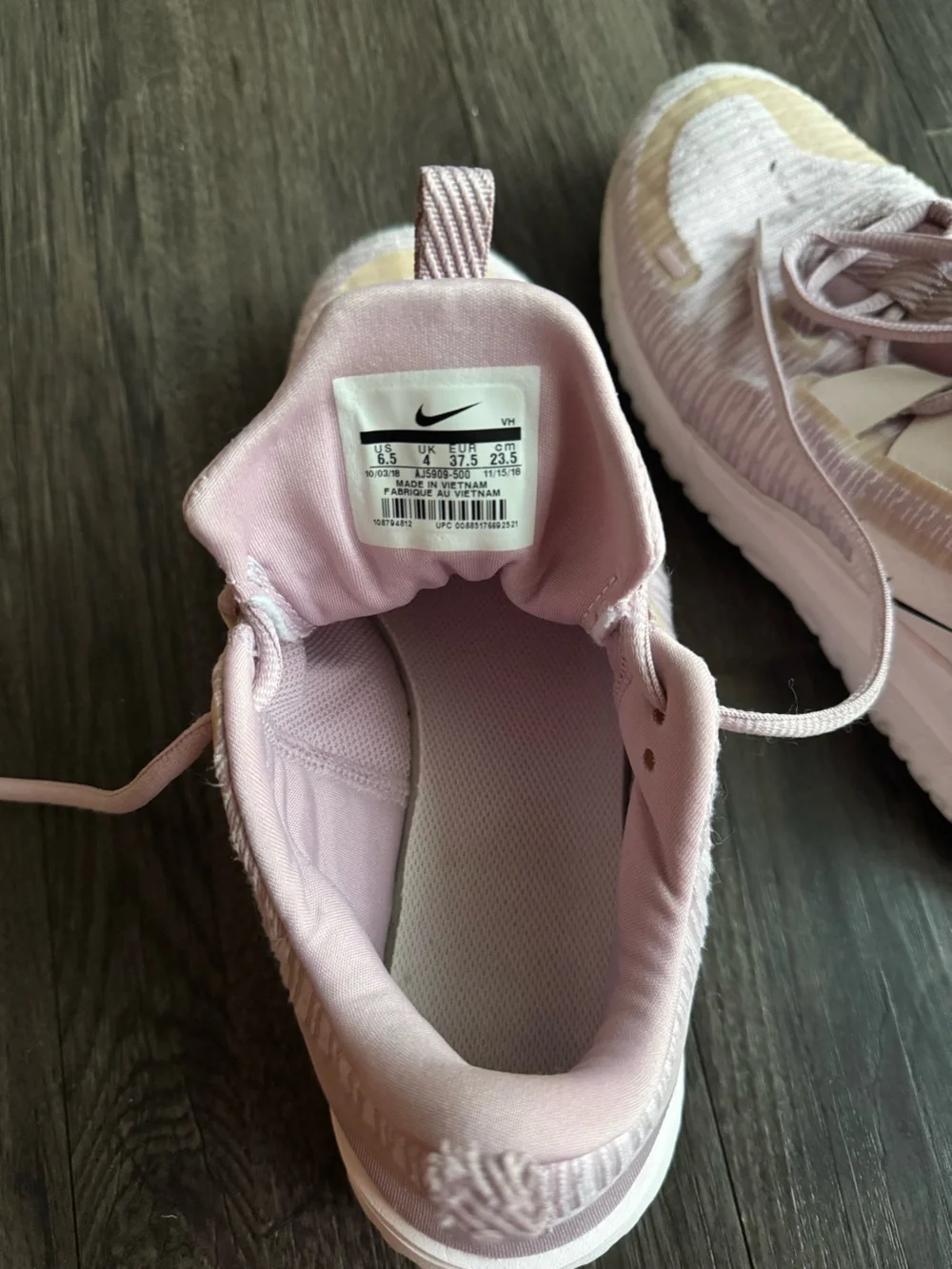 Nike Renew Areana Shoes